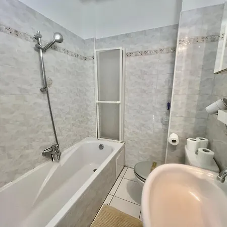 Daire Rocamare 2, By Welcome To Cannes